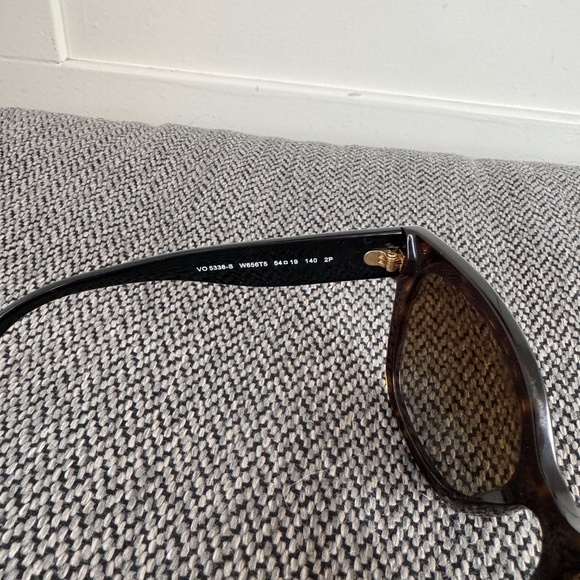 NEW Vogue Ladies Sunglasses, VO 5338-S Eye Sunglasses Black Plastic Frame - Picture 7 of 10